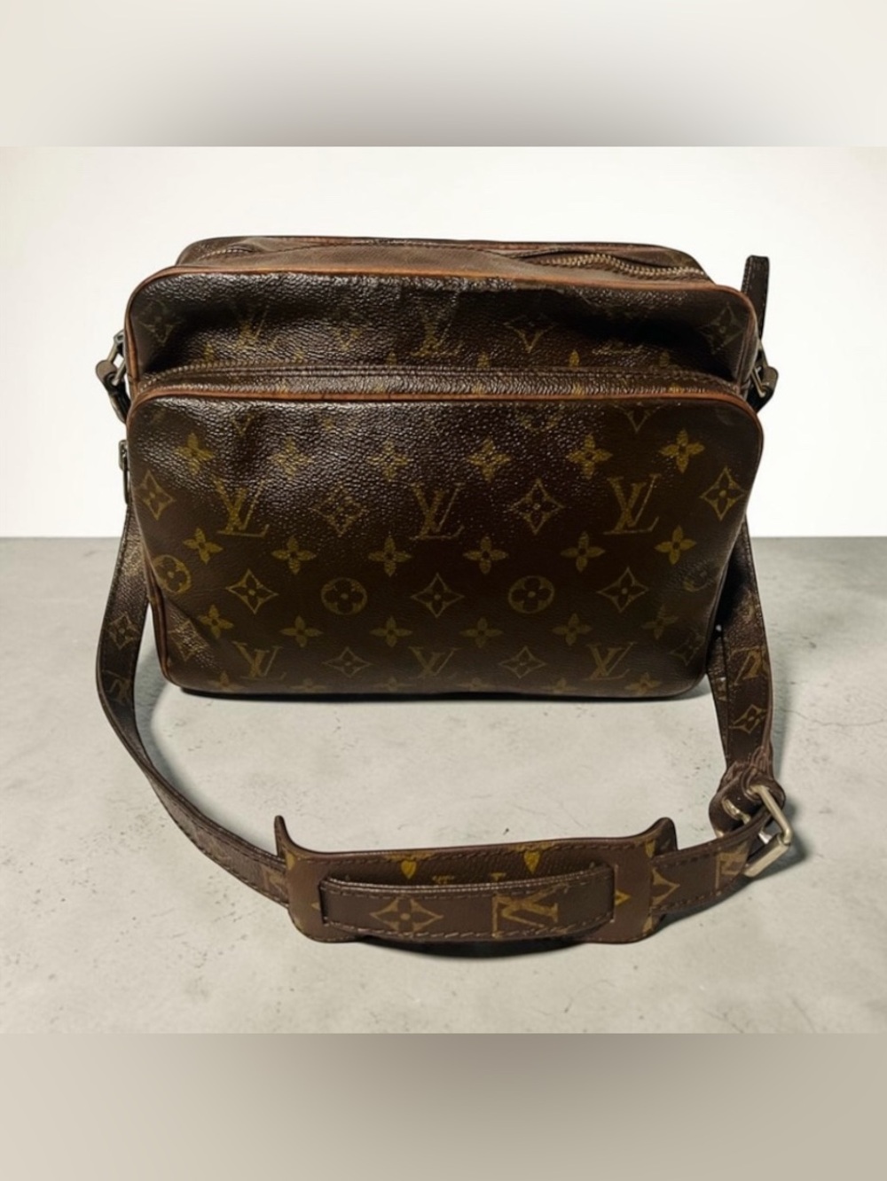 Louis Vuitton Nile Vintage Shoulder Bag - Picture 16 of 16
